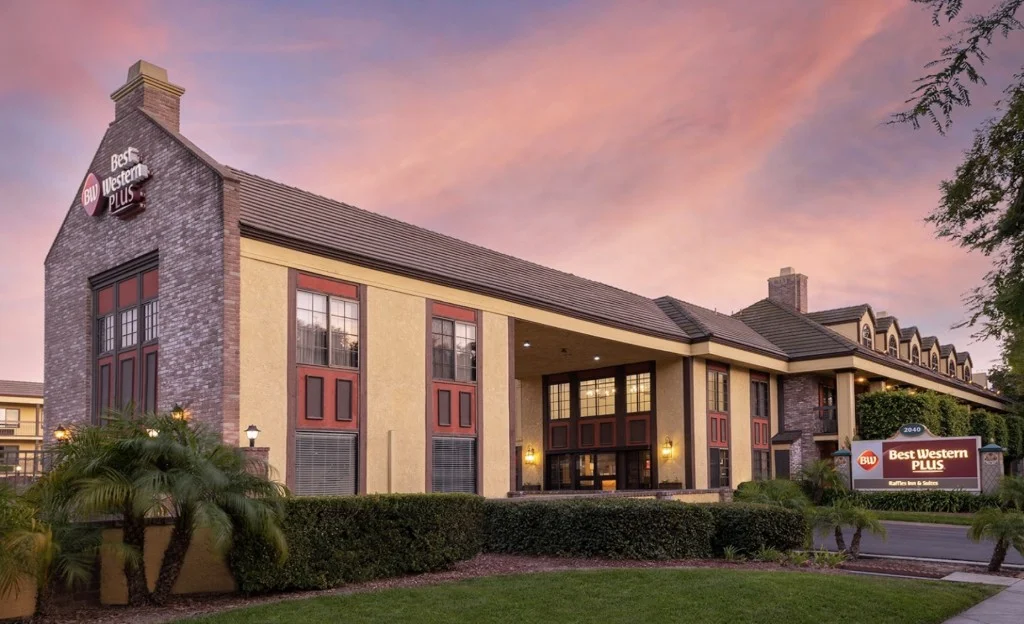 Best Western Plus Raffles Inn and Suites