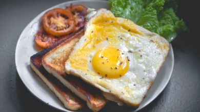 toasted bread with fried egg