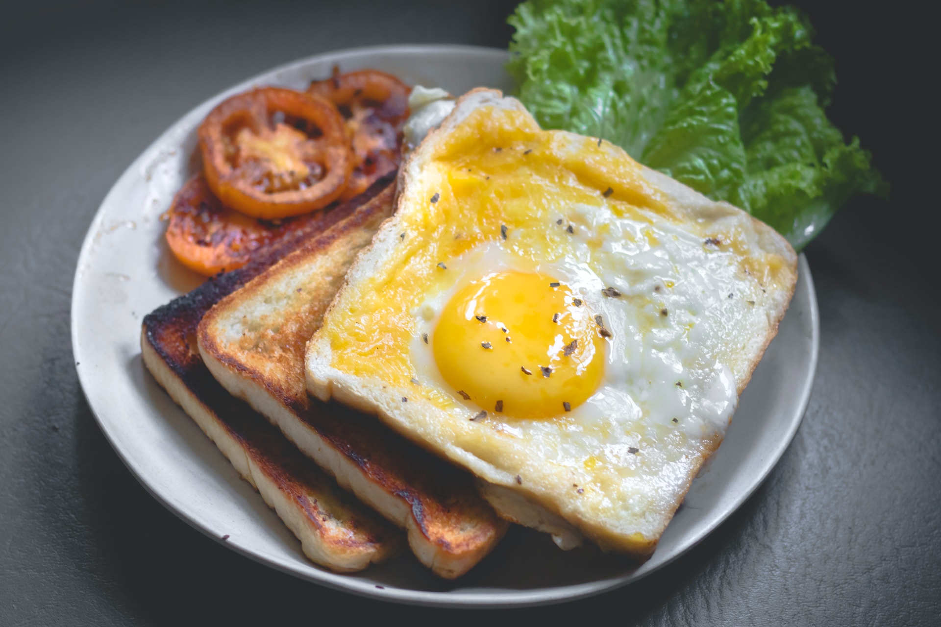 toasted bread with fried egg