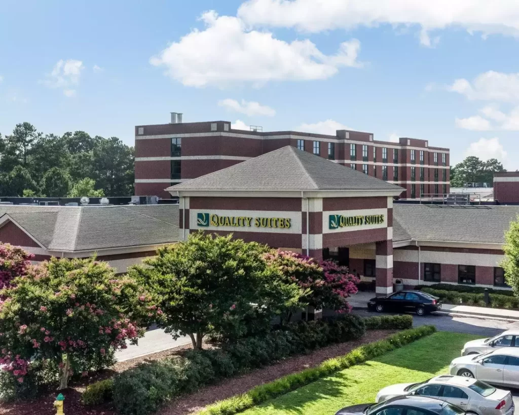 Quality Suites Lake Wright - Norfolk Airport exterior