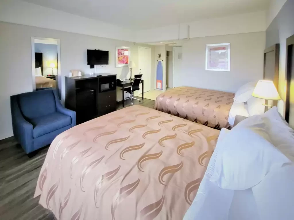 Guest room with double bed roadway inn