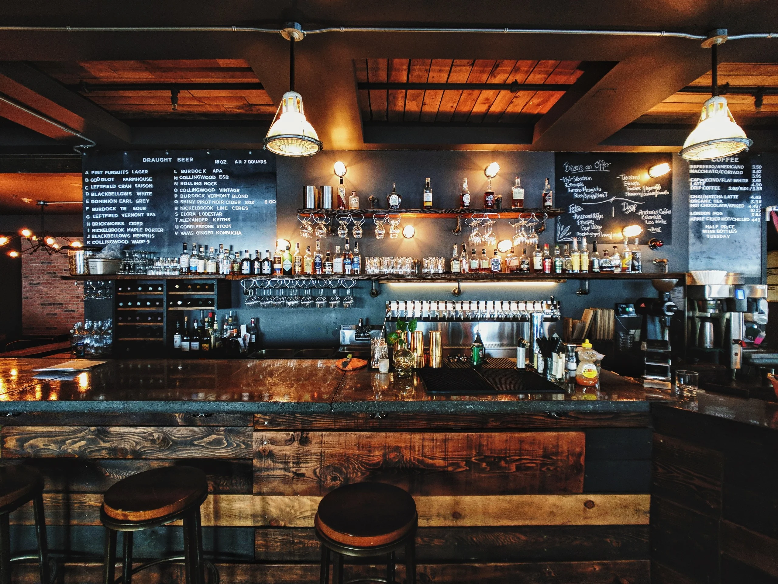 Top 16 BEST Bars In Santa Ana [2023 Guide]
