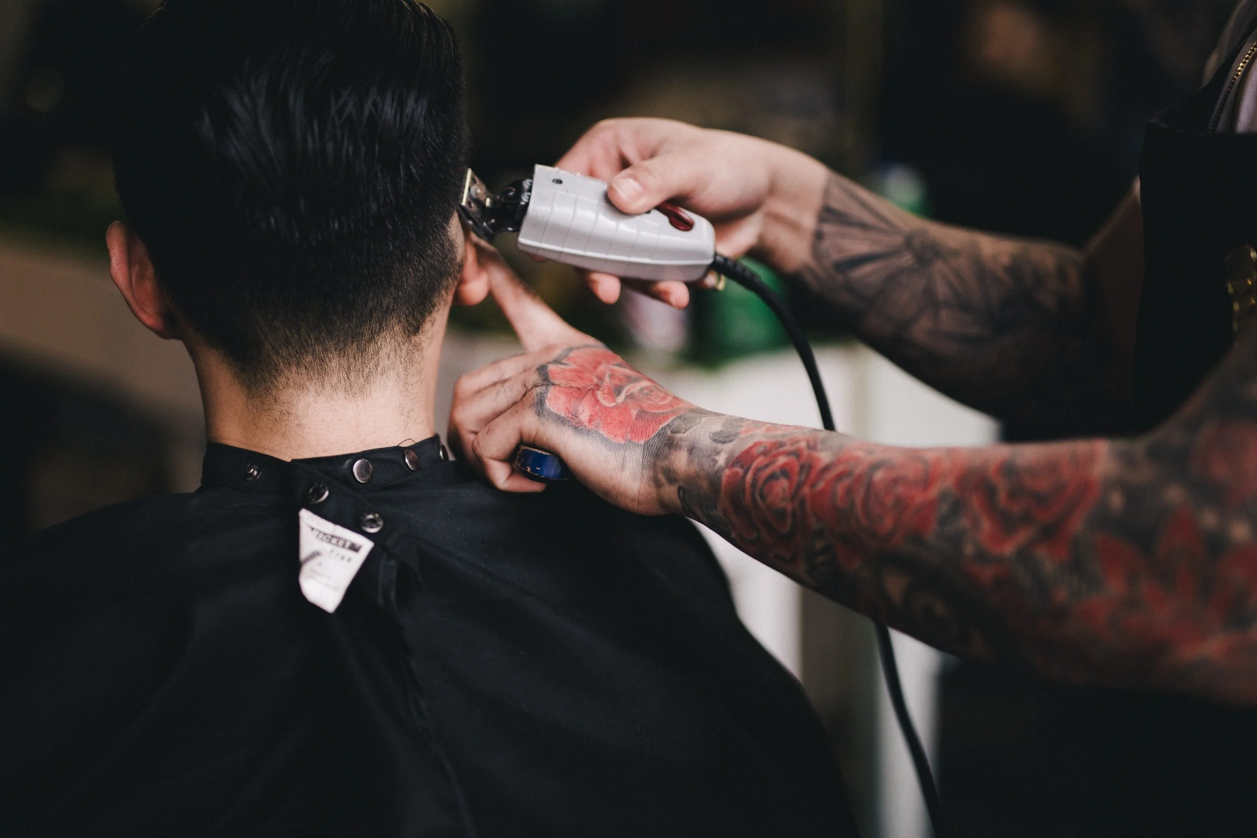 barber using trimmer