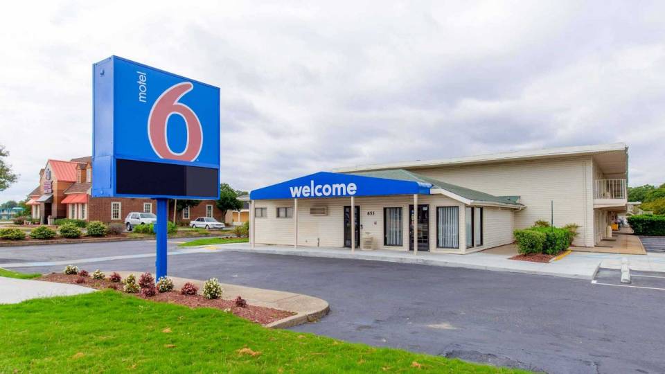 Motel 6 Exterior