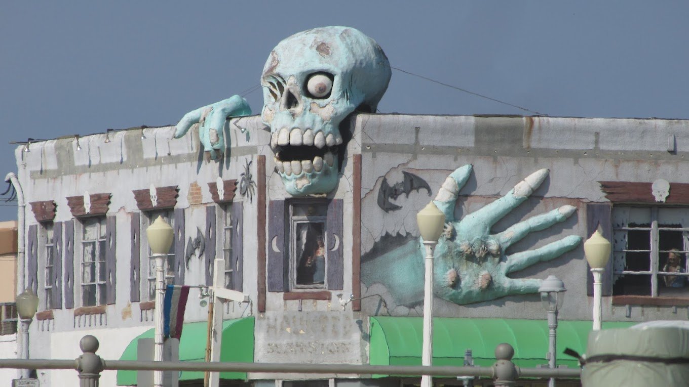 The BEST Haunted Houses In Virginia Beach [2024]