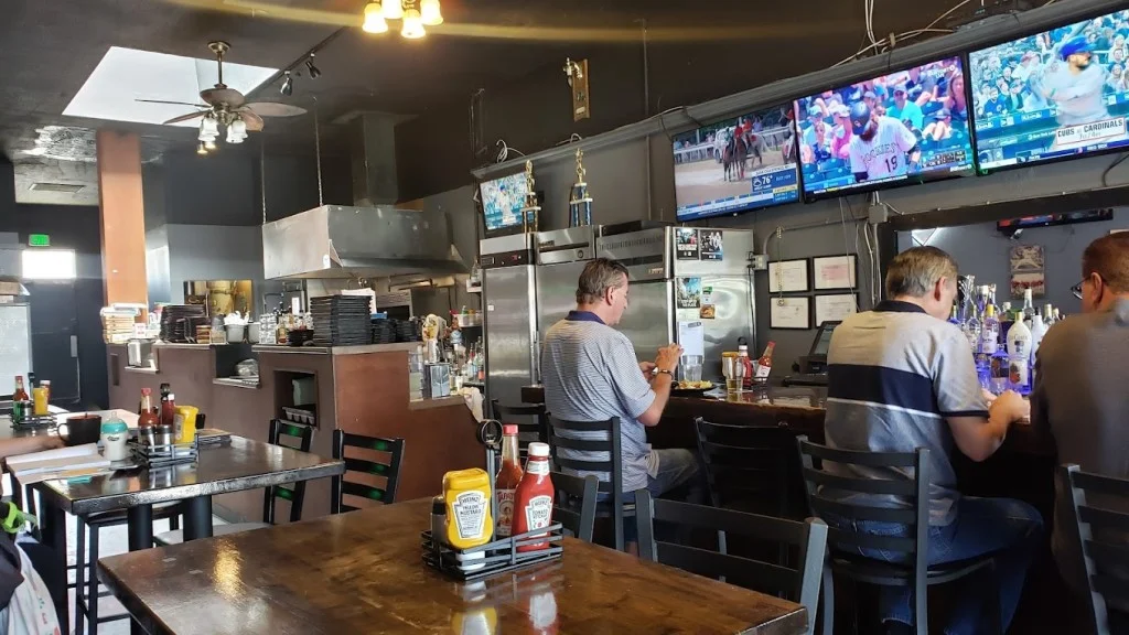 Roundin' 3rd Sports Bar and Grill