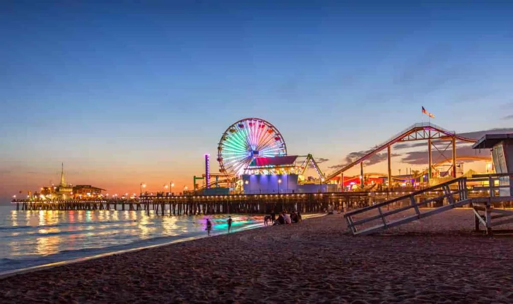 Santa monica feris wheel light up