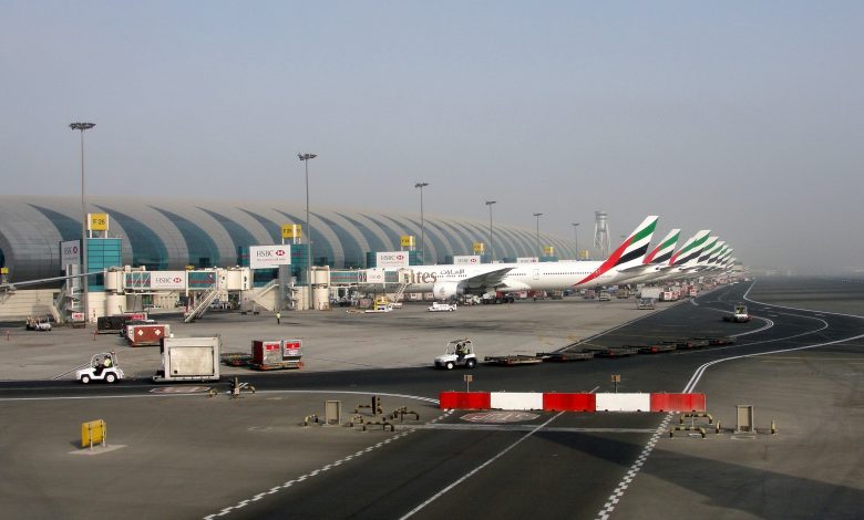 dxb airport terminal emirates plane