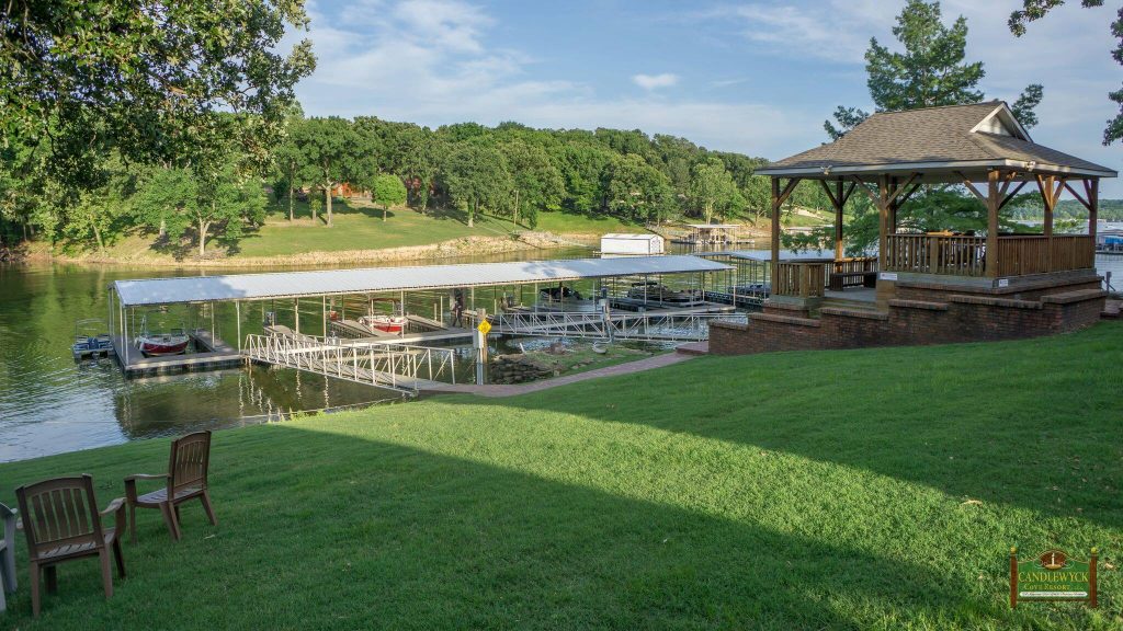 Candlewyck Cove Resort golf lake