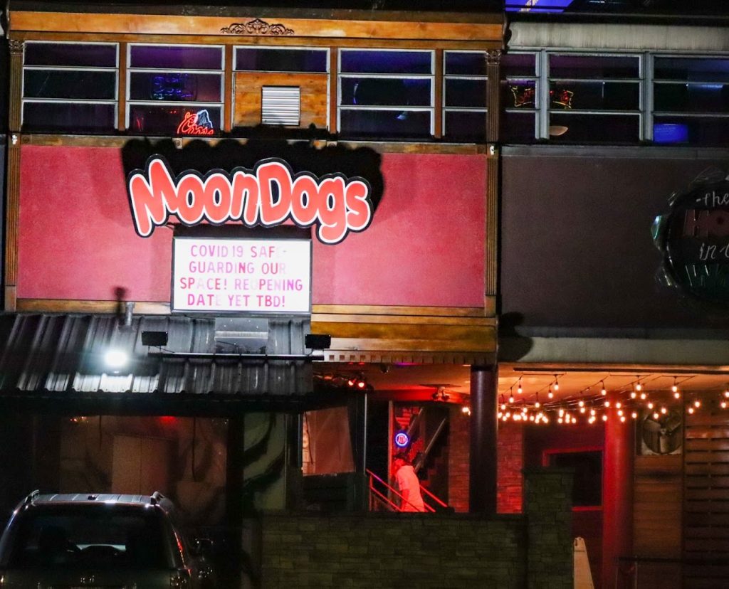  4 bars atlanta at Moondogs