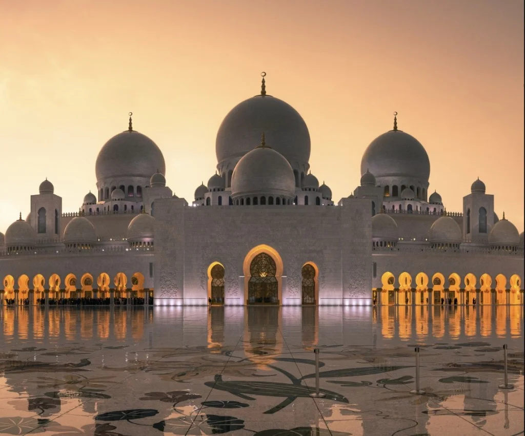 Sheikh Zayed Grand Mosque at night