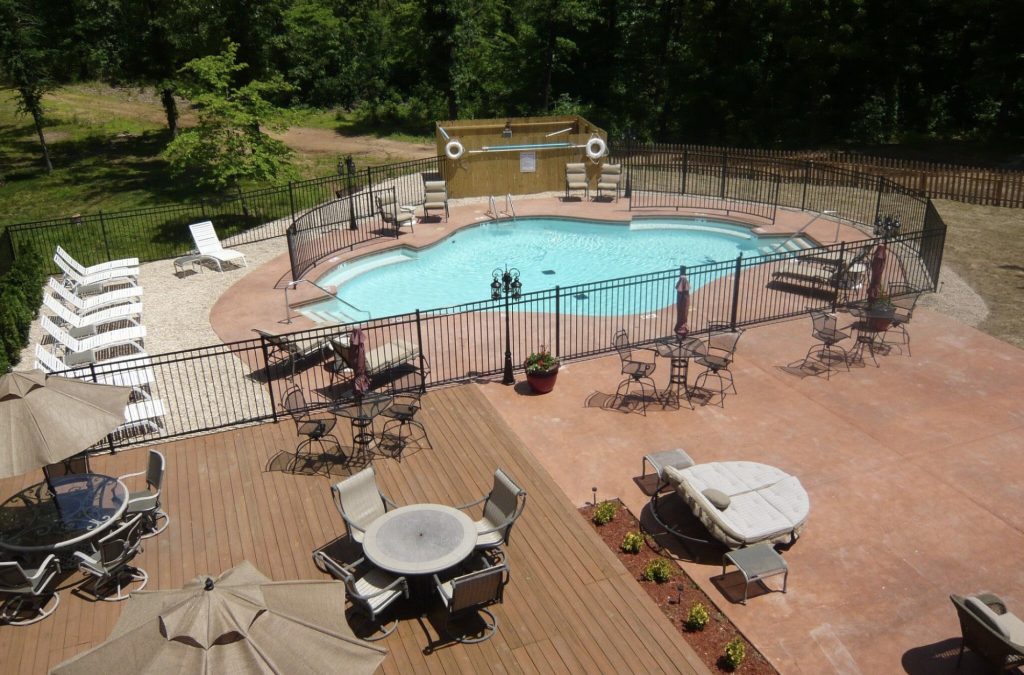 Southern Oaks Resort View of Pool at Patio