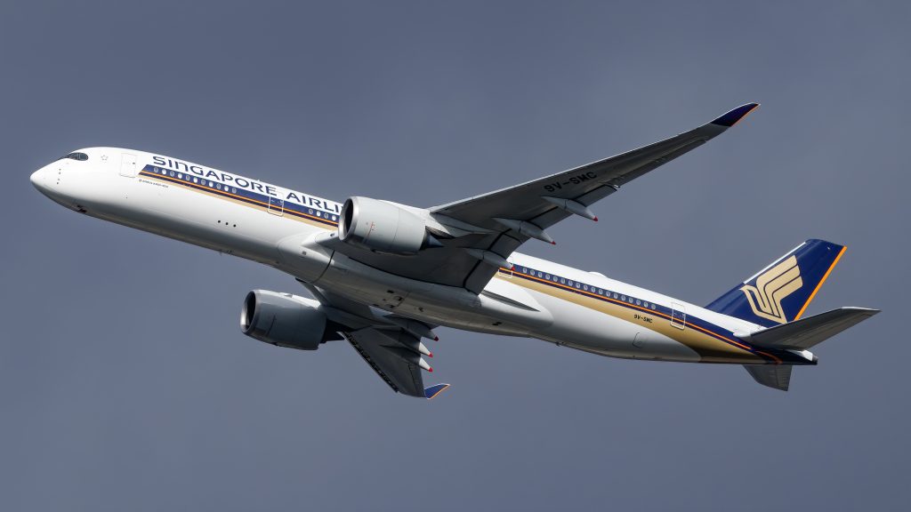 Singapore Airlines a359 mid air