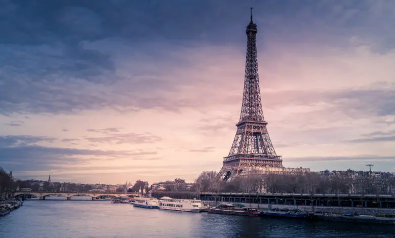 paris eiffel tower beautiful weather