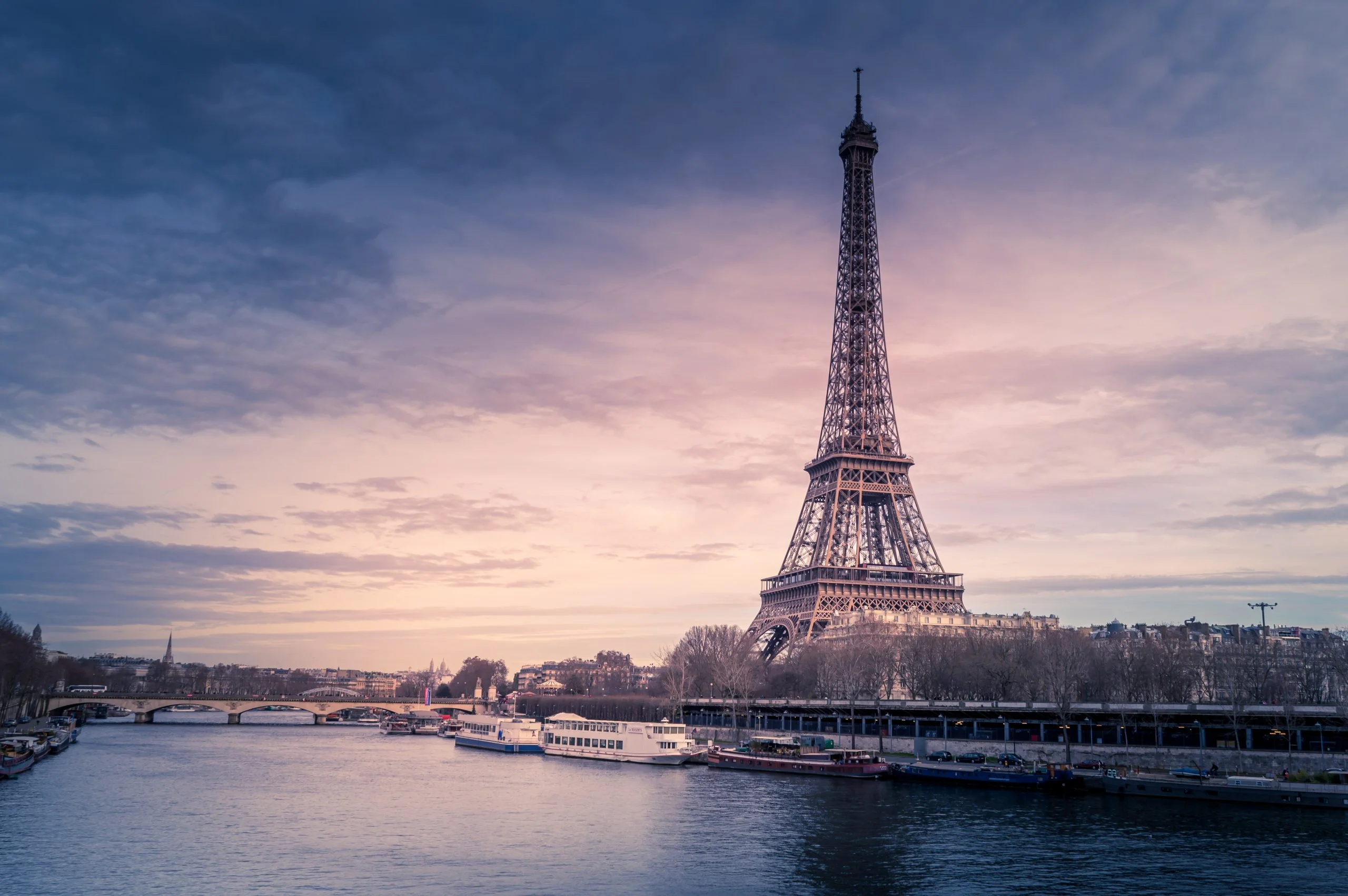 paris eiffel tower beautiful weather