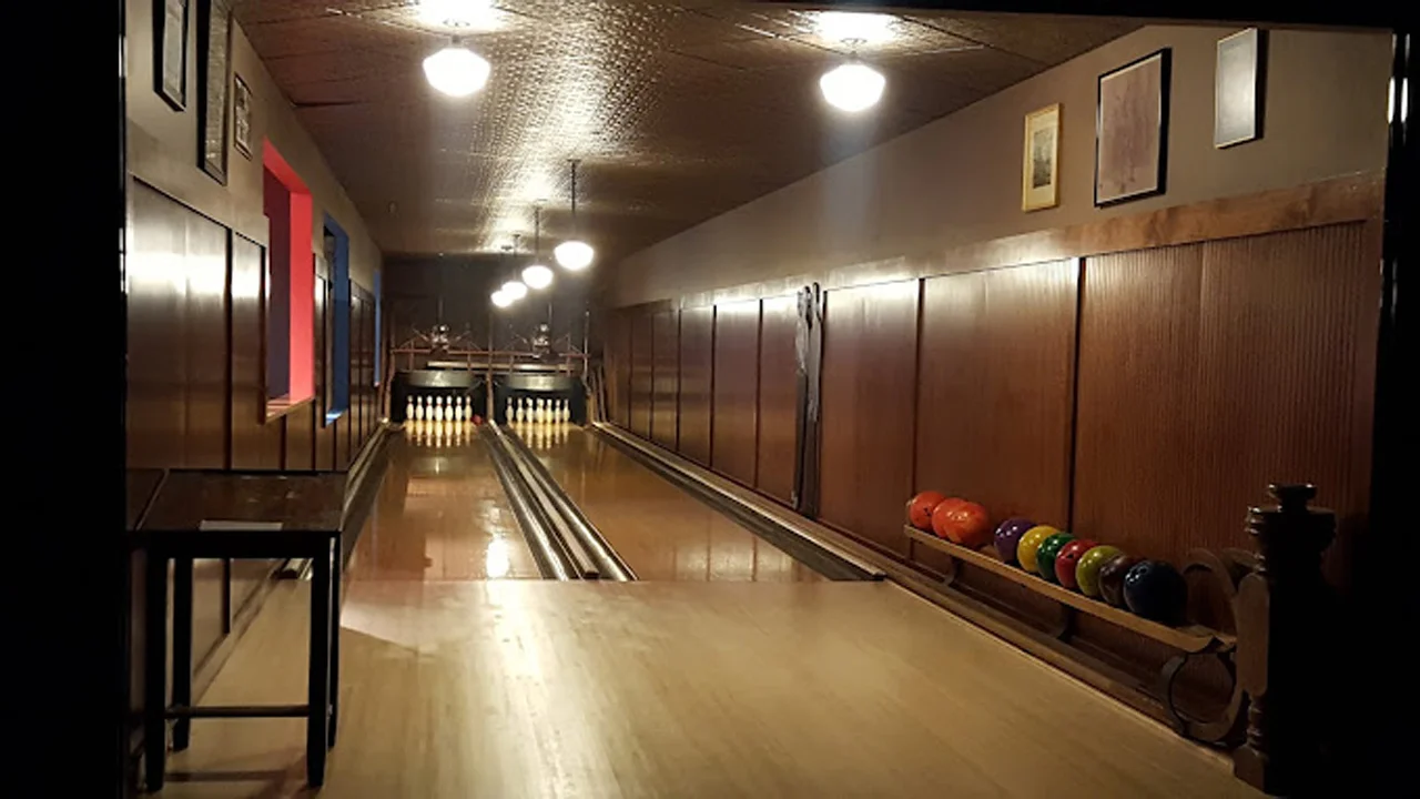 Bowling deck