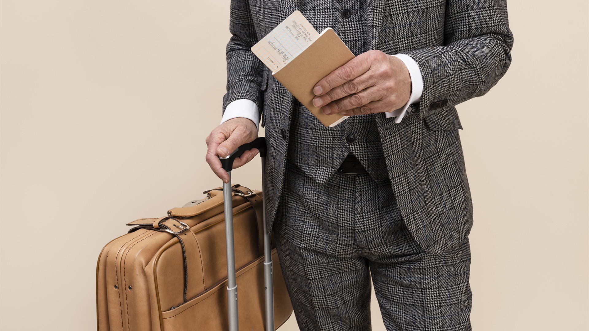 How To Carry Your Suit On A Plane No Wrinkles And Shrinking HopDes