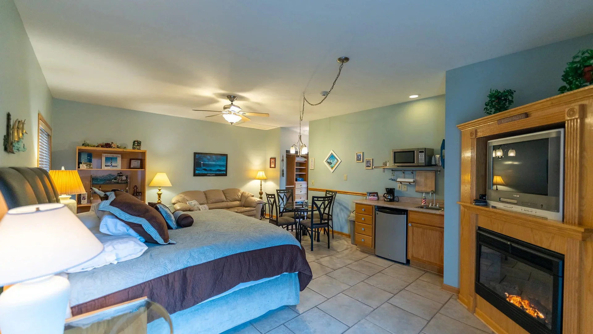 The Lighthouse Lodge room