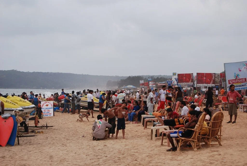 Worst time to visit goa, crowded beach