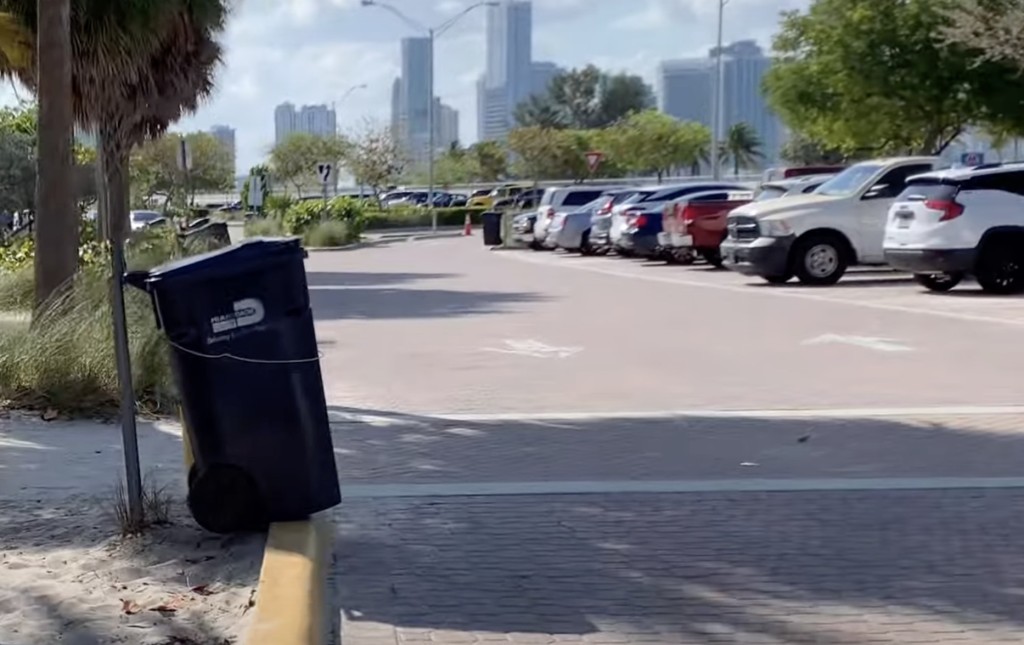 Parking at Hobie Island Park Beach