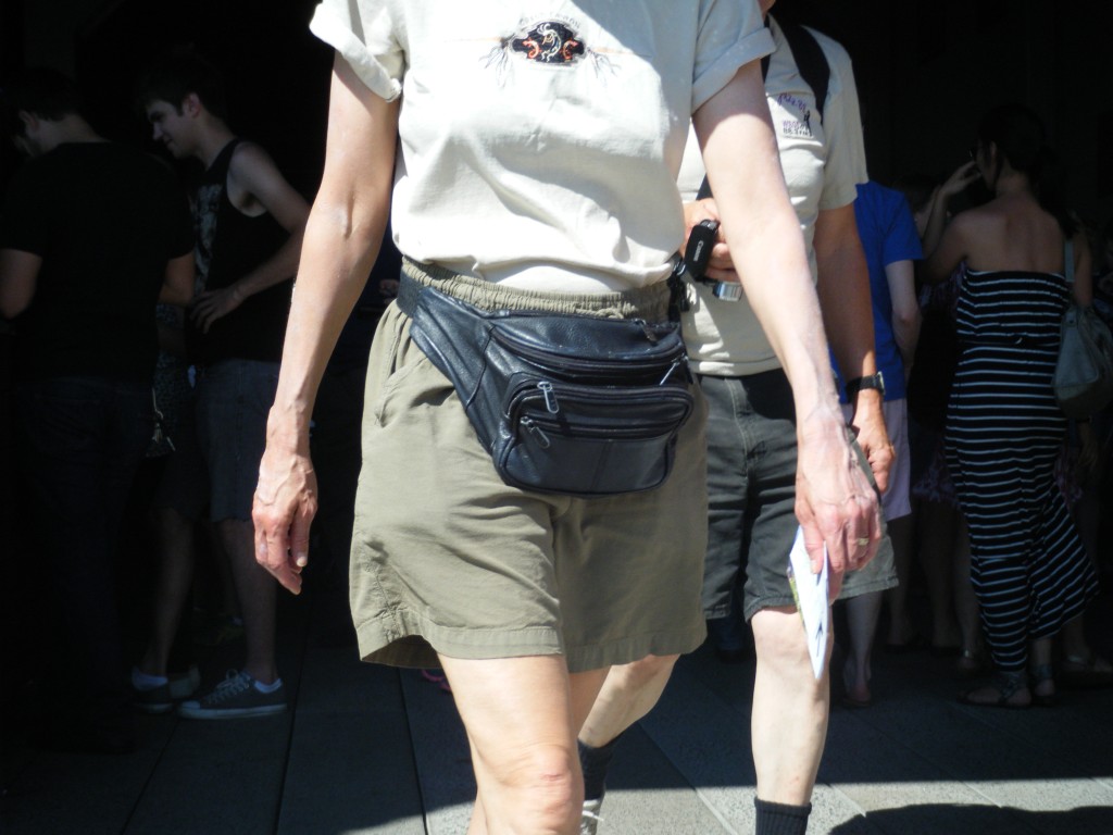 How to Wear a Fanny Pack in 2022, According to Style Experts