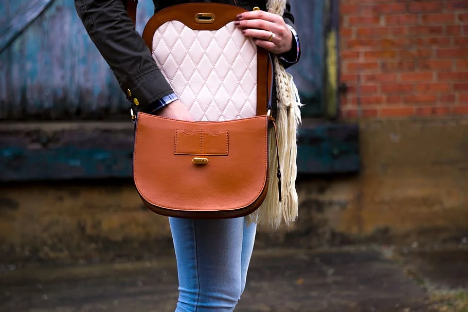 3 Tips On How To Style A Crossbody Bag For Any Occasion