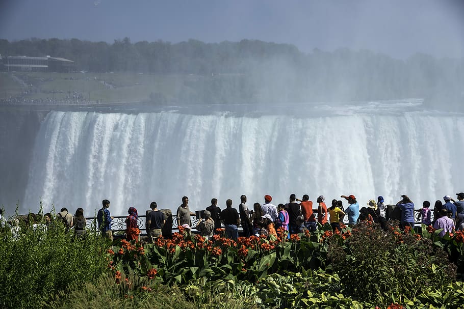 Niagara Falls crowded