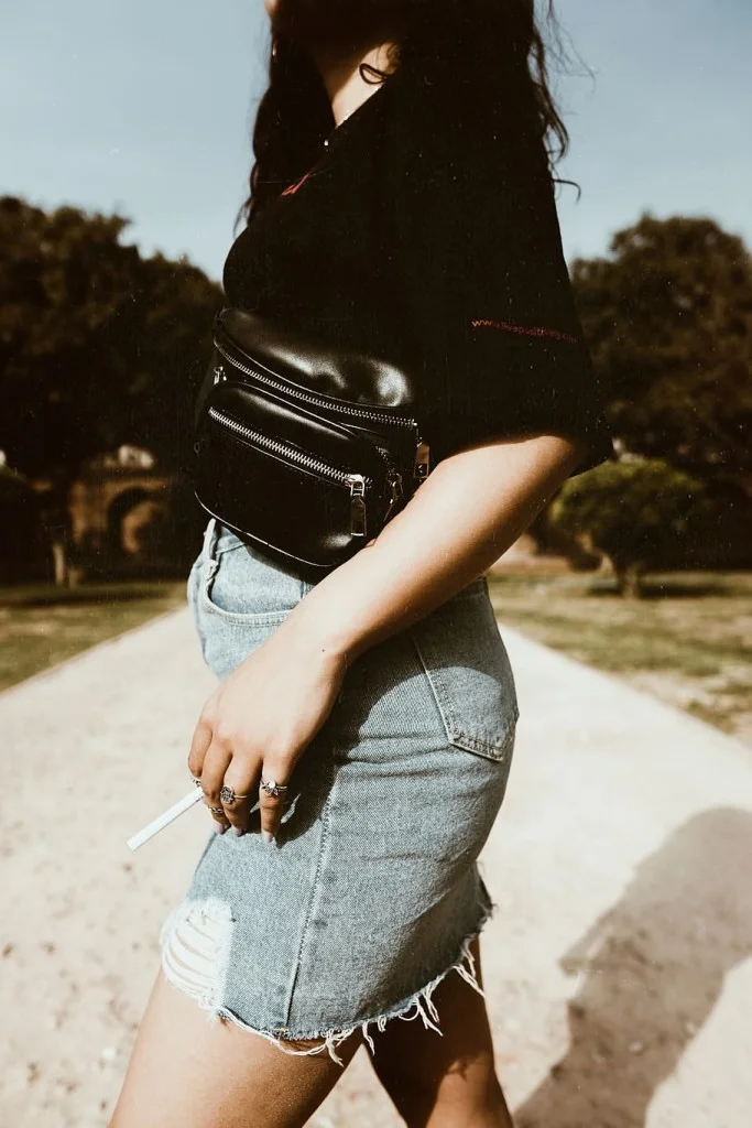 How to Wear a Fanny Pack: Waist Bag Outfit Ideas - Glowsly