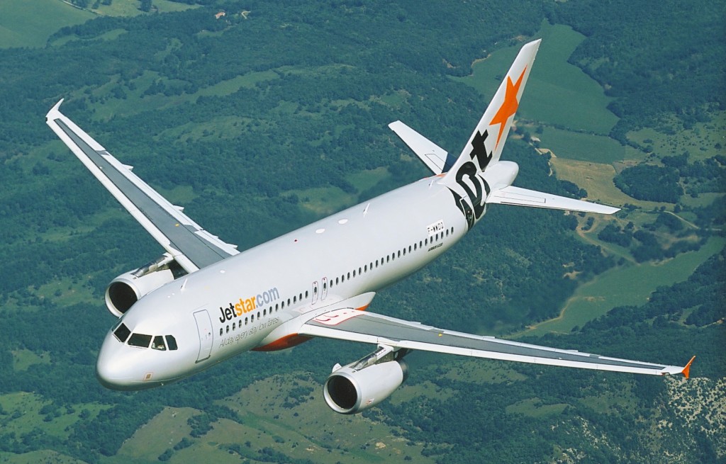 Jetstar Airbus A320 in flight 
