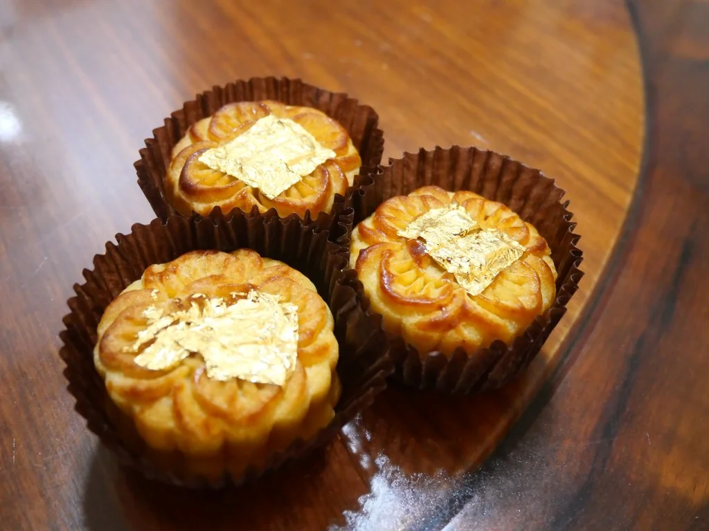 Custard mooncake from Kowloon Hotel