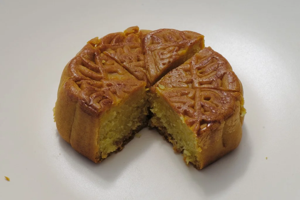 Mooncake with Coconut Filling