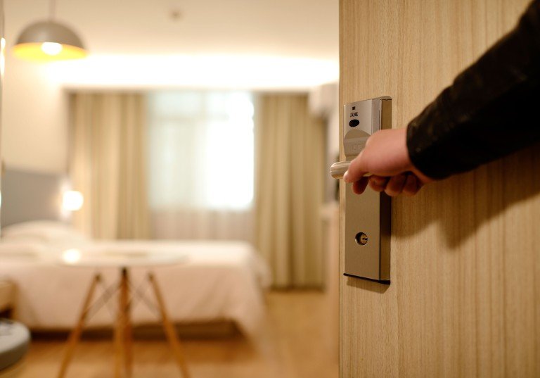 Secret Hack How to Secure a Hotel Room Door with a Towel? HopDes